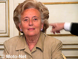 Je suis en contact avec le monde de la souffrance qui découle des accidents de la route (Bernadette Chirac, 1ère dame de France, 23 avril 2003