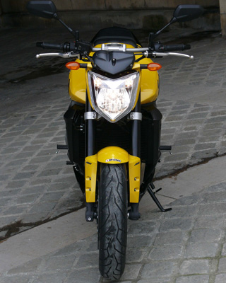 Face à face Honda CB 1000 R - Yamaha FZ1 : duel chez les 1000 !