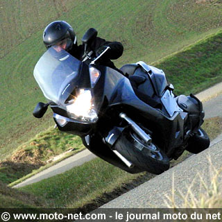 Essai comparatif maxiscooters Honda Silverwing 600 et Suzuki Burgman 650