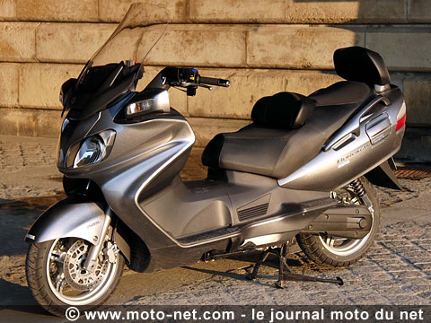 Essai comparatif maxiscooters Honda Silverwing 600 et Suzuki Burgman 650