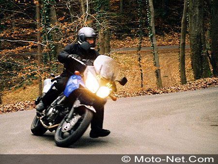 Sacoche de selle pour moto en gros à angle vif.