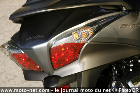 Test Honda SW-T400 : Honda à l'aspi du Tmax ?