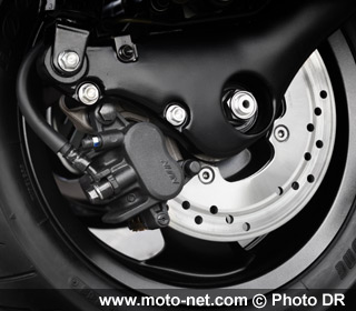 Test Honda SW-T400 : Honda à l'aspi du Tmax ?