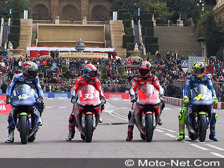 Show des quatre pilotes Gauloises Fortuna Yamaha jeudi à Barcelone