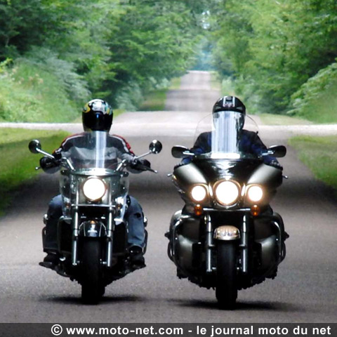 Face à Face Kawasaki VN 1700 Voyager / Triumph Rocket III Touring : 4 000 cc pour les vacances !