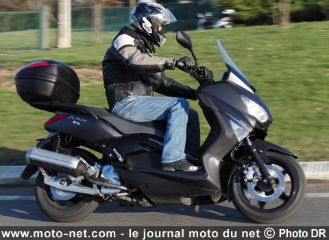 Duel scooters 125 : Sym GTS EFI vs Yamaha X-Max ABS Business