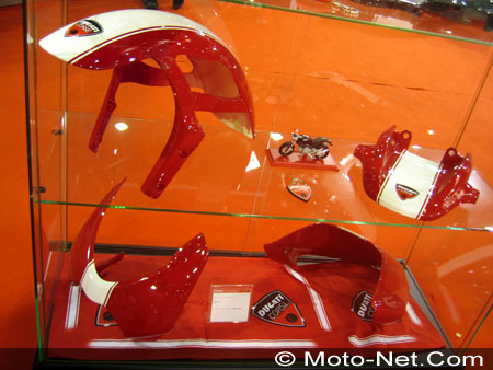 Paris Tuning Show 2005 : Accessoires Ducati Corse