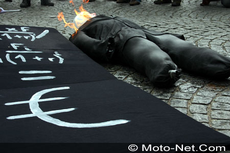 Les motards enterrent les feux de jour