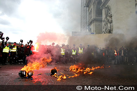 Les motards enterrent les feux de jour