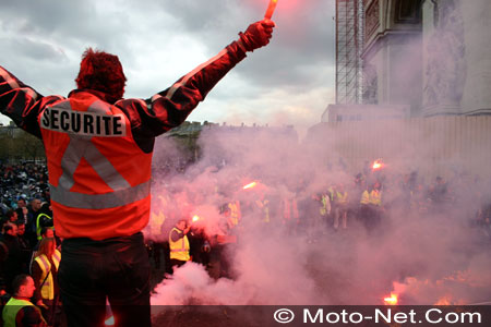 Les motards enterrent les feux de jour
