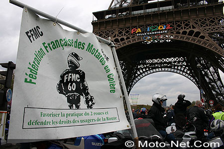 Les motards enterrent les feux de jour