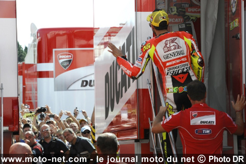 Valentino Rossi dément vouloir prendre sa retraite fin 2012