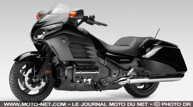 Nouveautés 2013 : Honda dépouille sa Goldwing avec la F6B