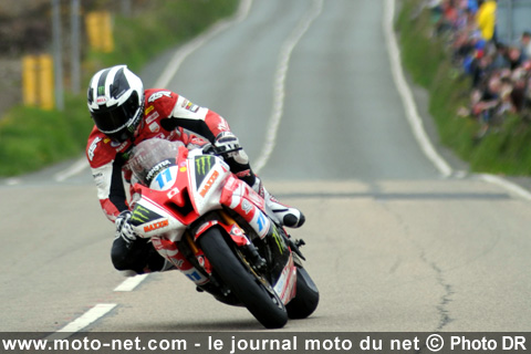William Dunlop - Tourist Trophy Superbike 2013 : Michael Dunlop s'impose dans la course Superbike