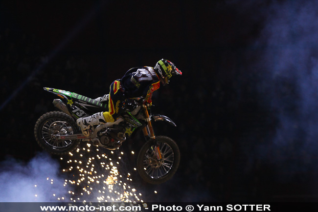 Galerie : les plus belles photos du Supercross de Bercy 2013