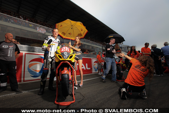 Galerie photos 24H Moto du Mans 2014 : 04 - grille de départ et Playboy girls