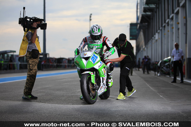 WSBK France - Galerie photo : stands et umbrella girls à Magny-Cours
