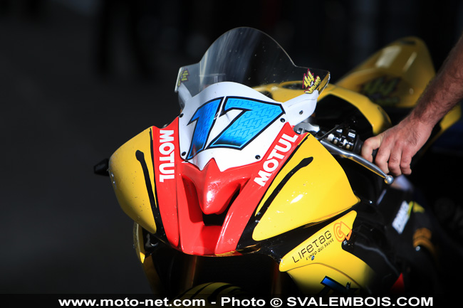 WSBK France - Galerie photo : stands et umbrella girls à Magny-Cours