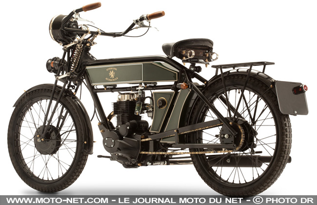 La moto Sterling de Black Douglas s'apprête à traverser l'Europe