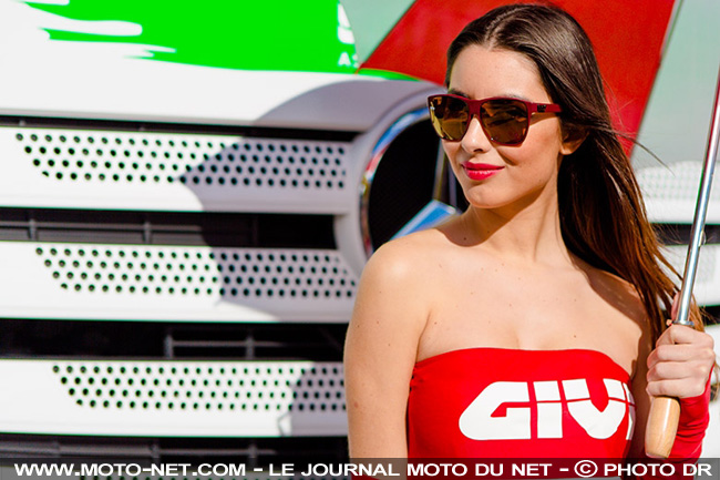 L'umbrella girl la plus sexy du Grand Prix de Valence