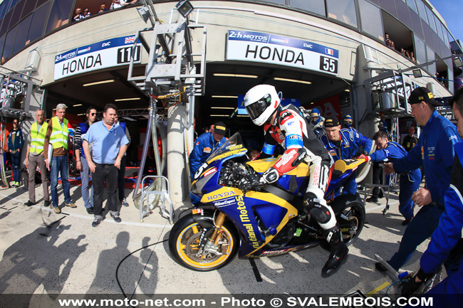 24 Heures Motos 2015 - Galerie photo 02 : départ et premières heures de course