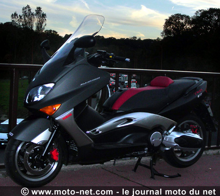 TMax : le scoot qui fait peur aux motos