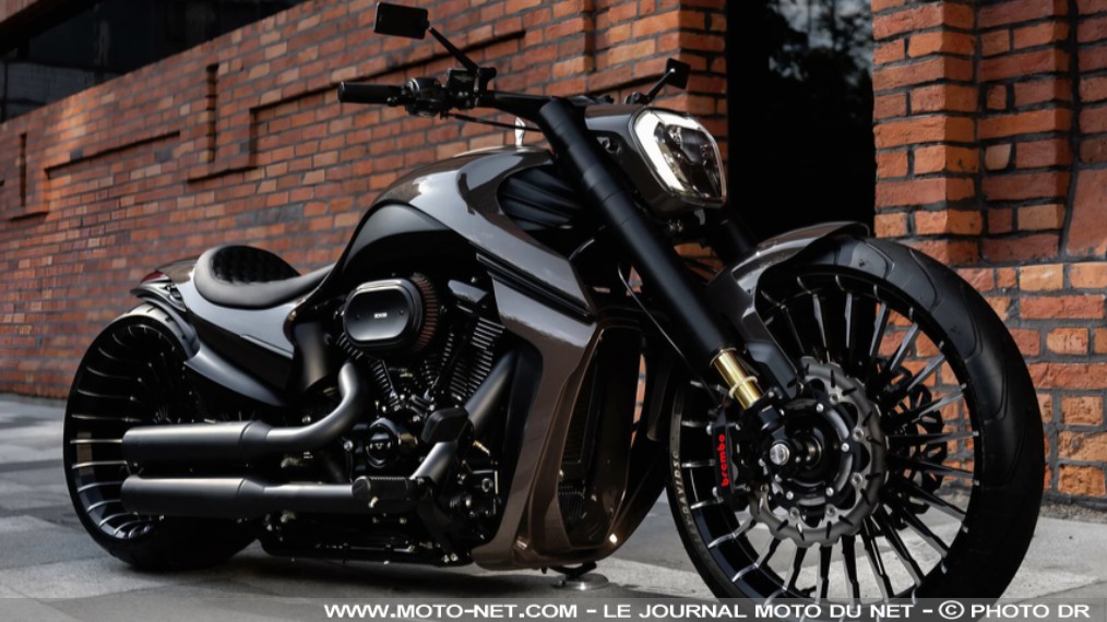 La Harley-Davidson Breakout Giotto Altre de Box39

Le préparateur de Dubaï Box39 rend la Harley-Davidson Breakout encore plus spectaculaire avec un habillage et des périphériques impressionnants. Ce projet baptisé Giotto Altre est campé sur une énorme roue arrière de 280 mm !
