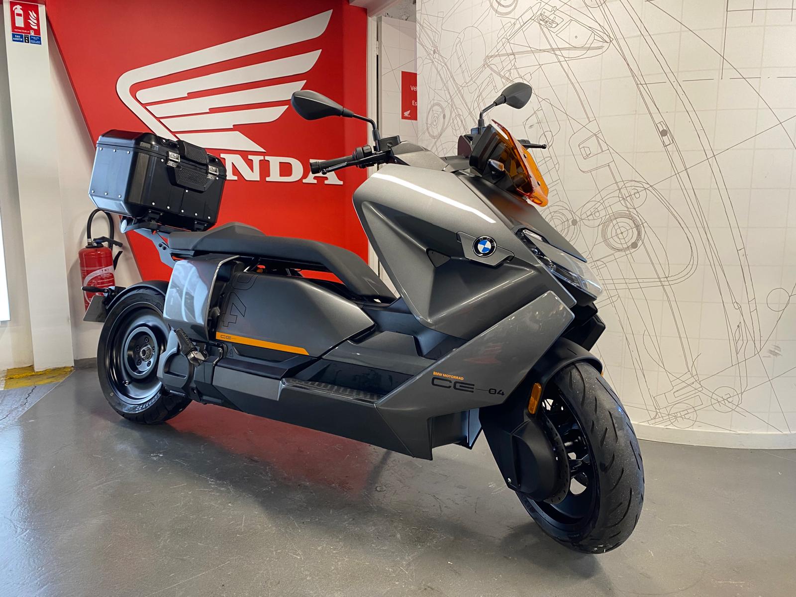 BMW 400 CE 04