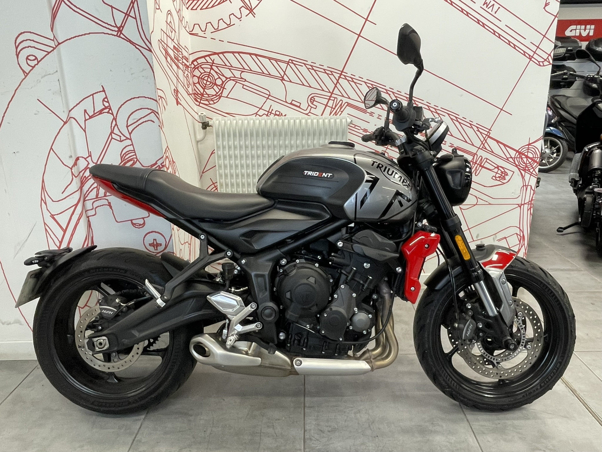 TRIUMPH 660 TRIDENT 660