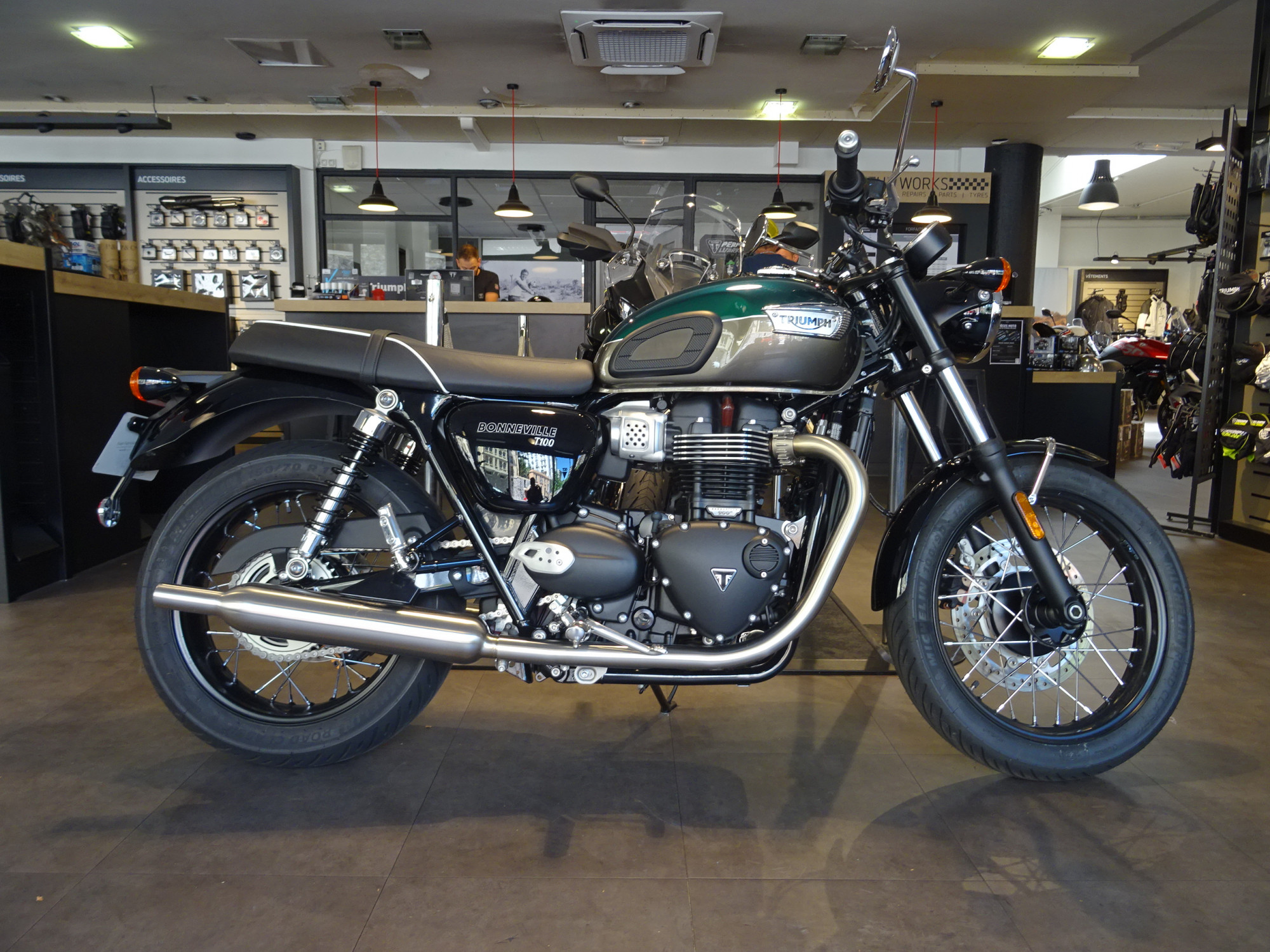 TRIUMPH 900 Bonneville T100