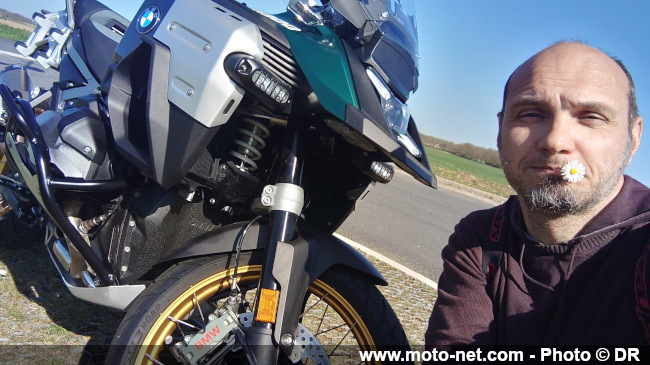 Conduire sa moto en tongs, short et tee-shirt, c'est trop chaud… 