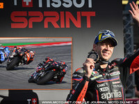 Illustation de : Marco Bezzecchi pose un gant sur la médaille de bronze MotoGP 2025